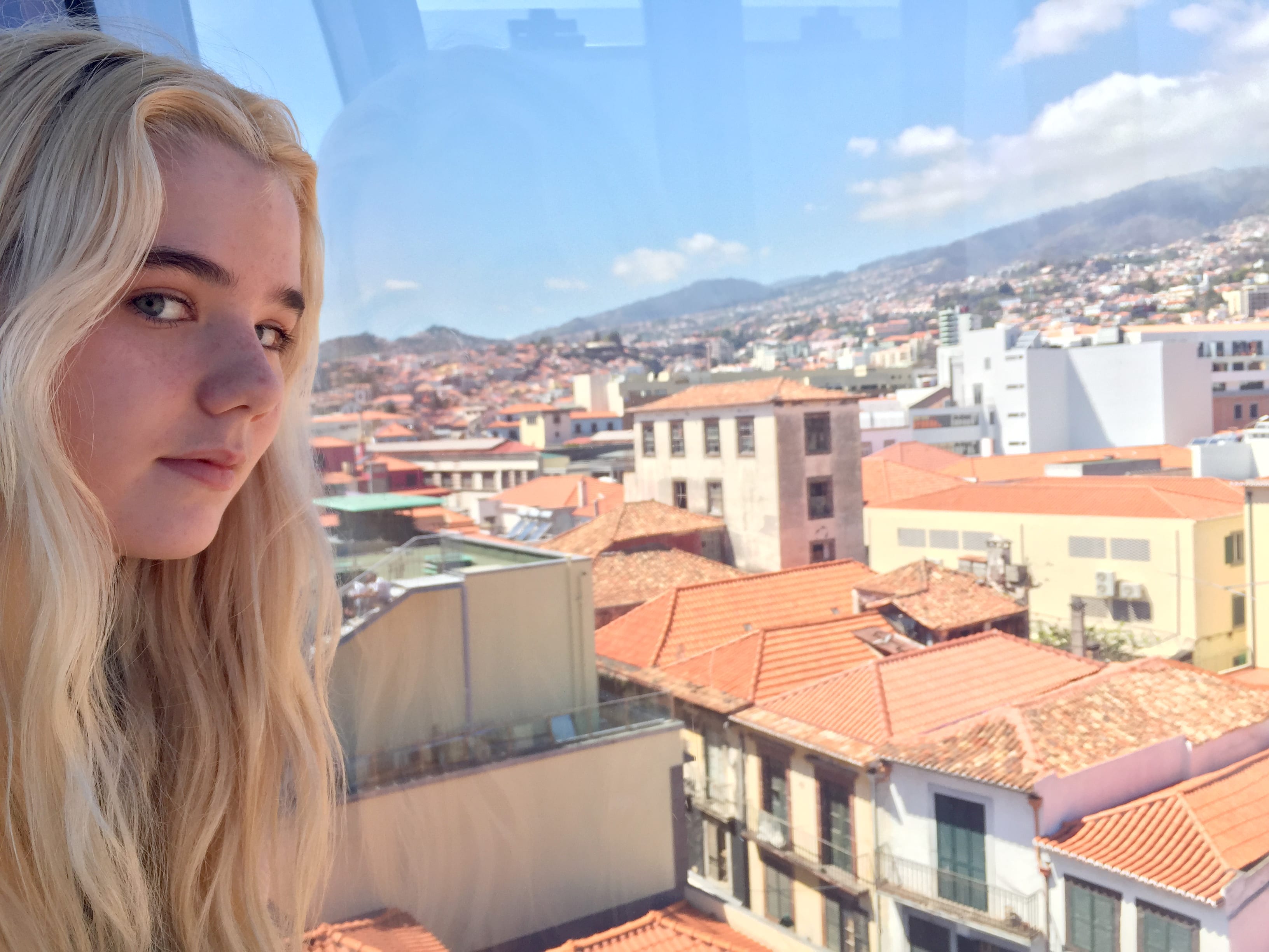 kiddo in cable car