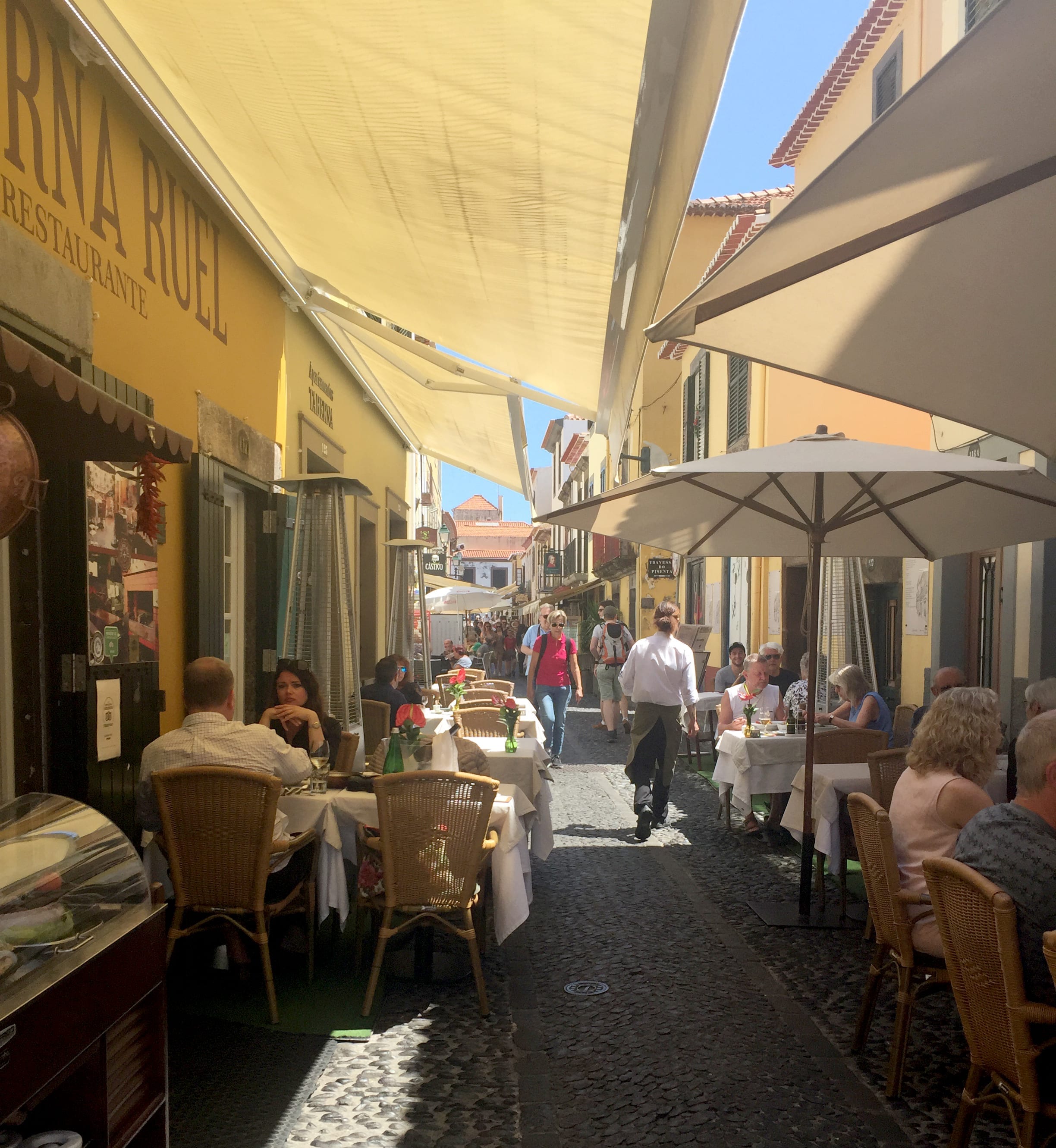 pretty funchal alley